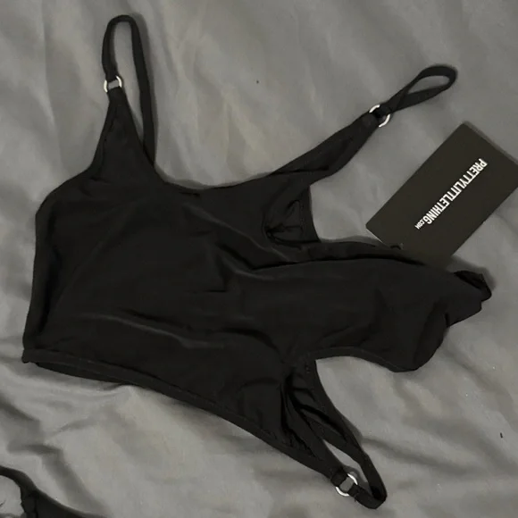 PrettyLittleThing Black Cut-Out Leggings - Picture 5 of 8